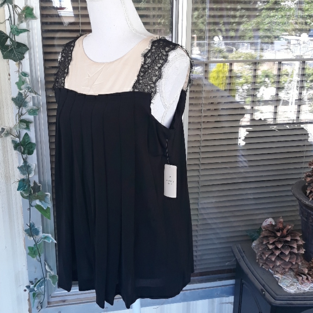 Nwt 21 sleeveless lace blouse